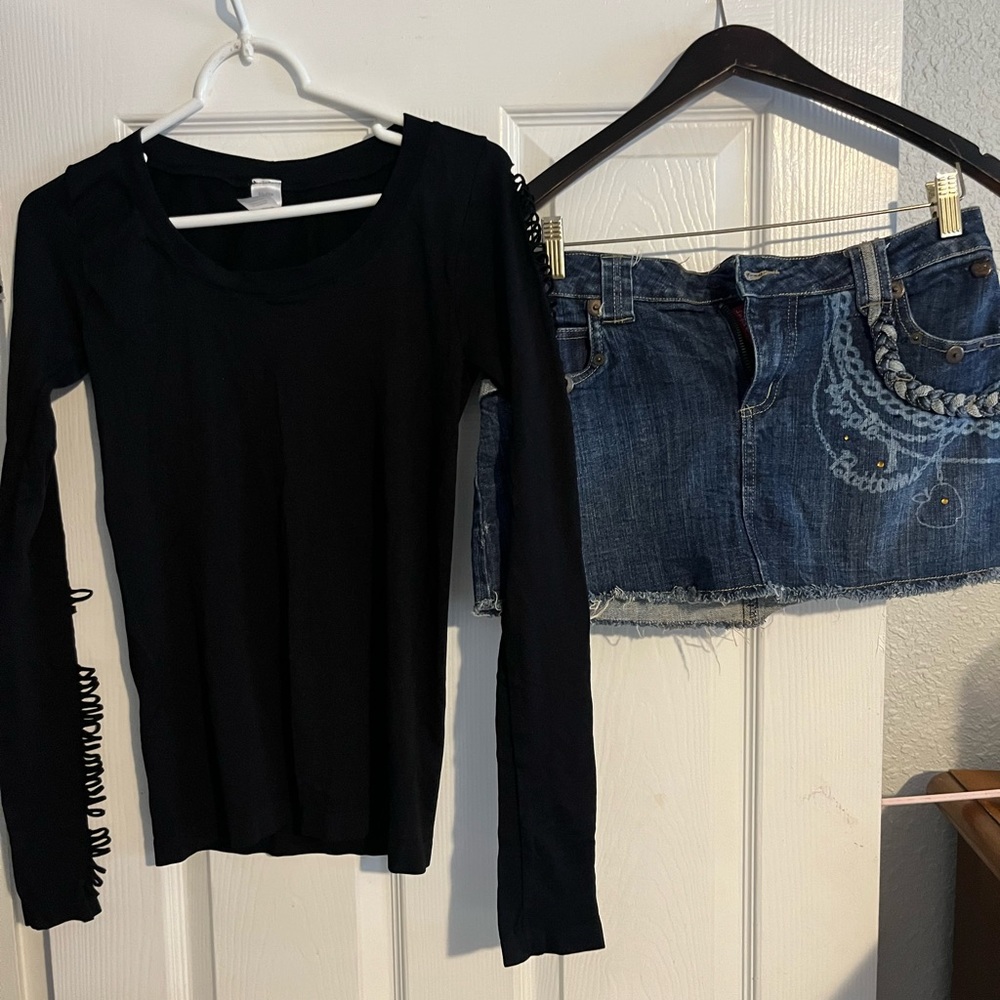 Outfit. Small top. 7/8 bottom